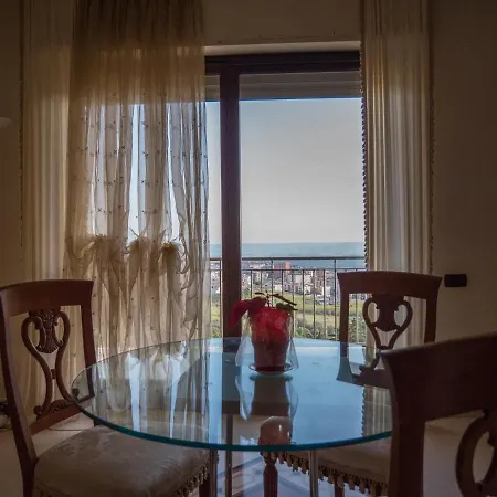 Casa Vacanze La Collina Incantata *